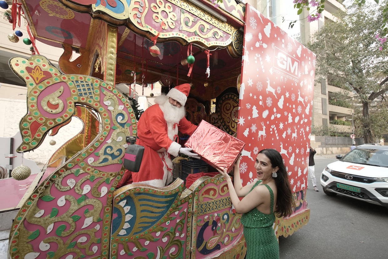 Festive Santa Sleigh _ 2